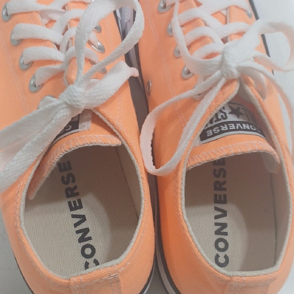 Converse Orange Low-Top Sneakers New Without Tags Or Box, Sz 8.5 - Picture 3 of 6